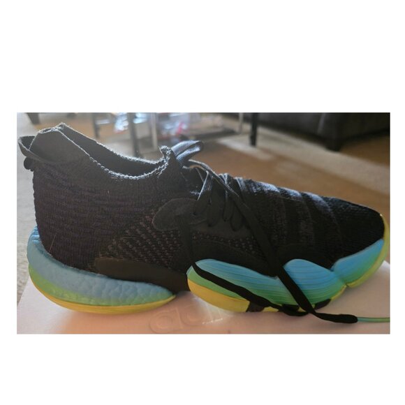 Trae Young 2 - Picture 2 of 4